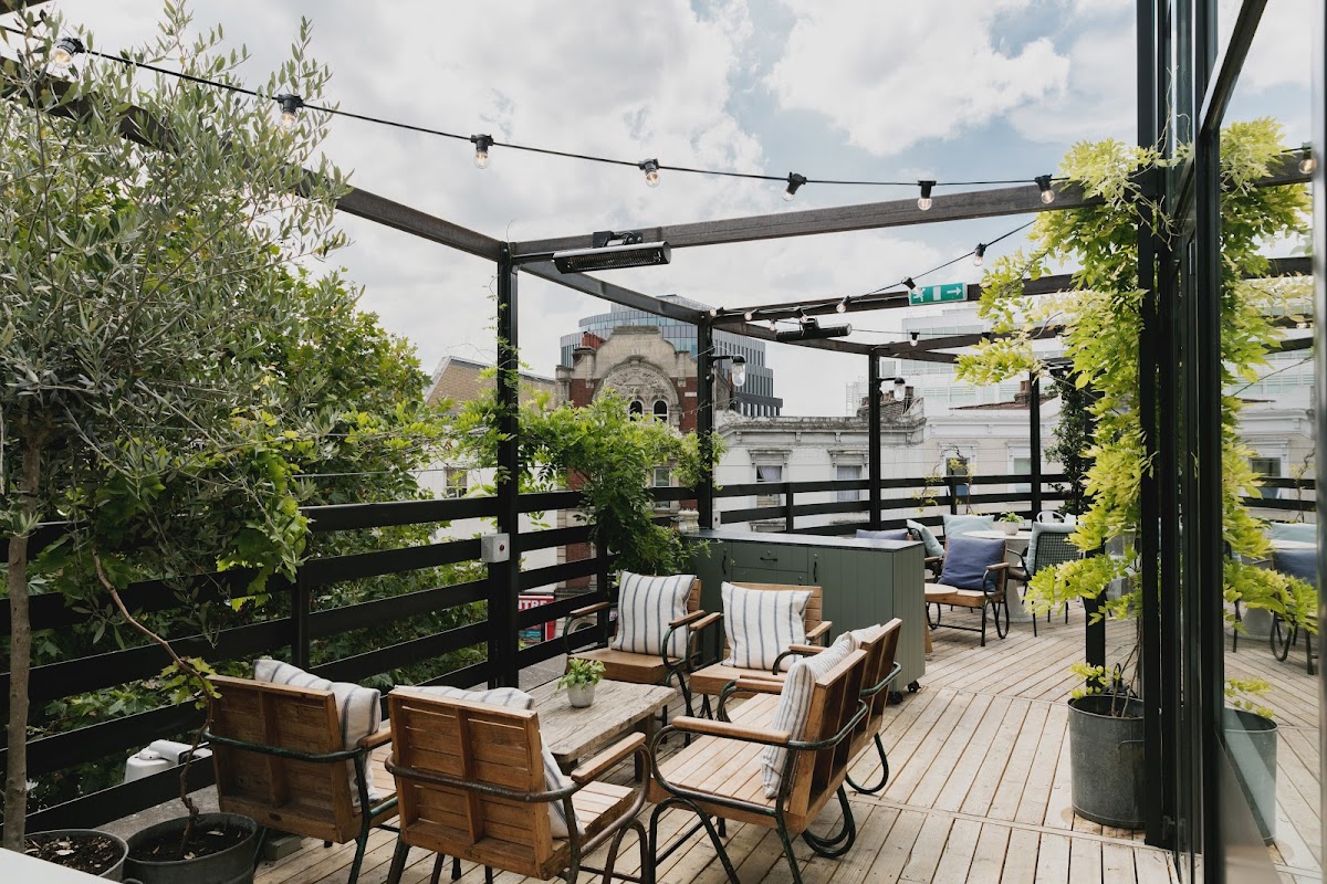 601 Queen's Road